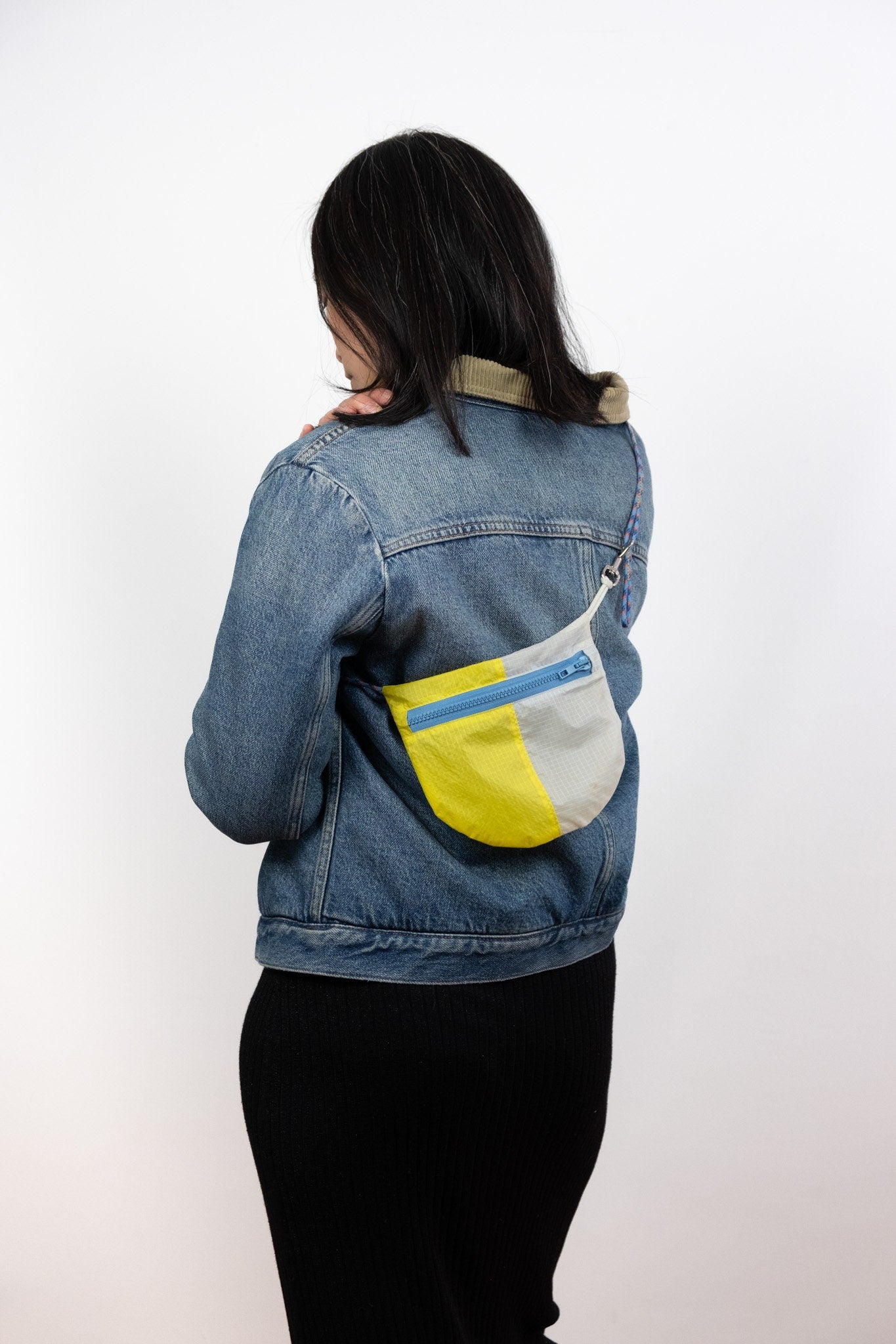 Model wears Billy U.BAG in white and yellow contrast split over her shoulder